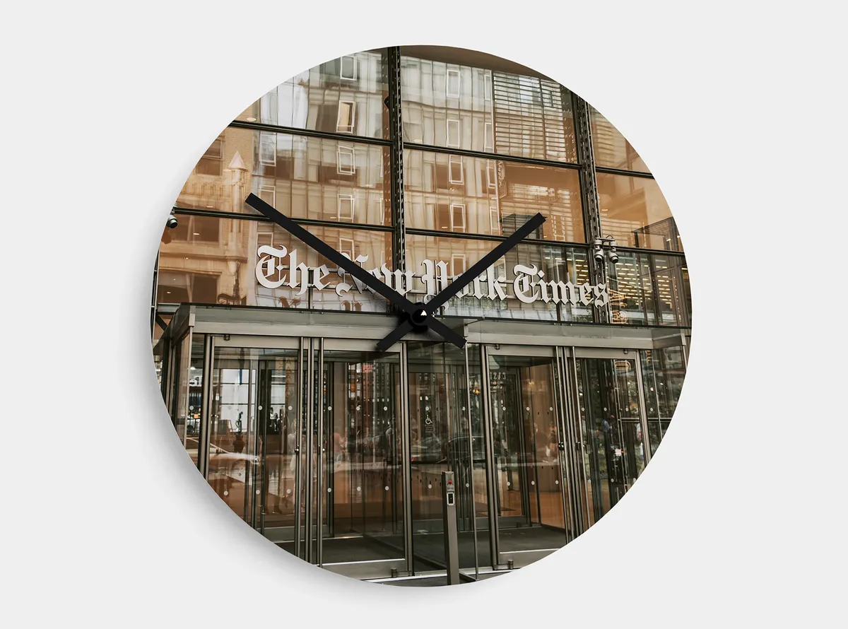 Runde Uhr mit Foto - New York Times Gebäude als Motiv
